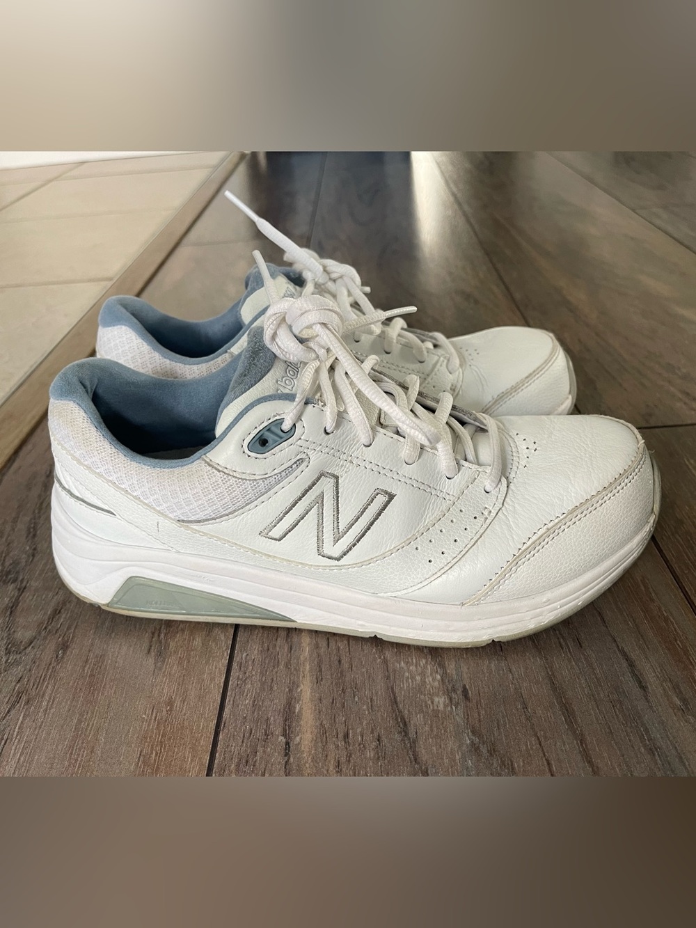 New Balance Women's 928v3 Walking Shoe in white and blue, like new, size 7.5
